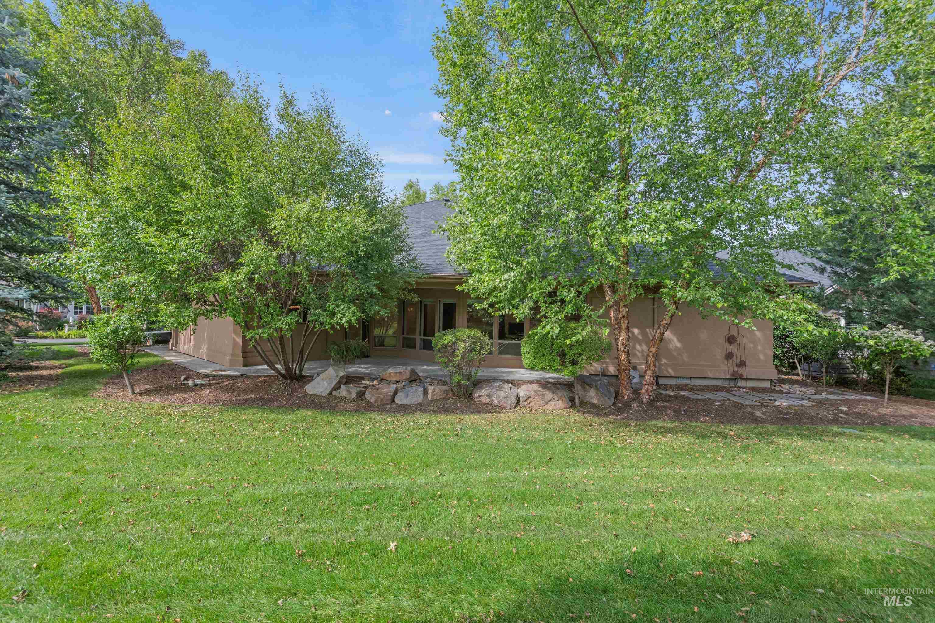 2586 S Creek Pointe Lane, Eagle, Idaho 83616, 3 Bedrooms, 3 Bathrooms, Residential For Sale, Price $799,000,MLS 98977910