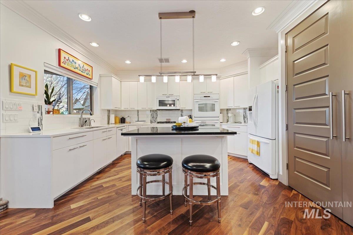 2586 S Creek Pointe Lane, Eagle, Idaho 83616, 3 Bedrooms, 3 Bathrooms, Residential For Sale, Price $849,900, 98977910