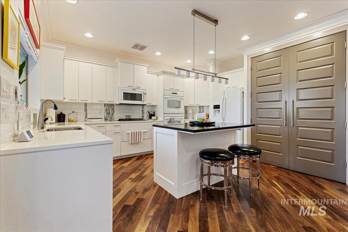 2586 S Creek Pointe Lane, Eagle, Idaho 83616, 3 Bedrooms, 3 Bathrooms, Residential For Sale, Price $849,900, 98977910