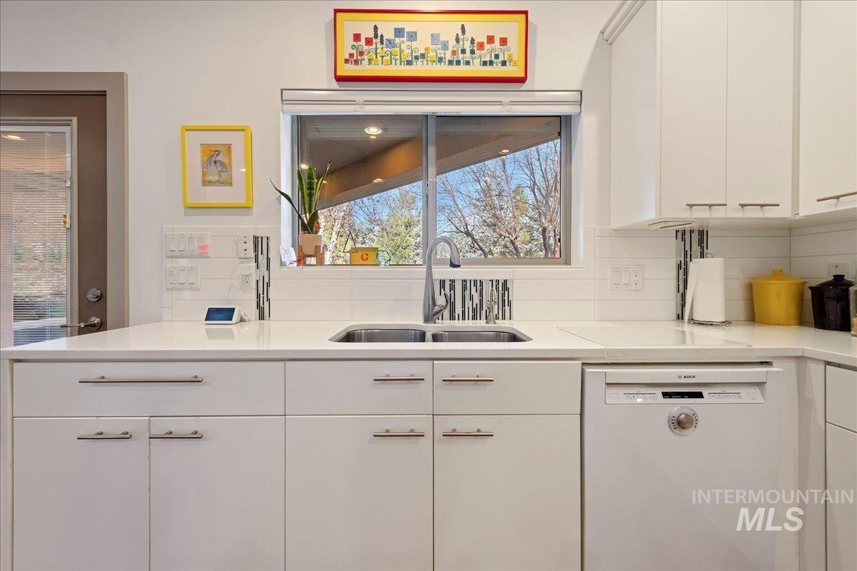 2586 S Creek Pointe Lane, Eagle, Idaho 83616, 3 Bedrooms, 3 Bathrooms, Residential For Sale, Price $849,900, 98977910