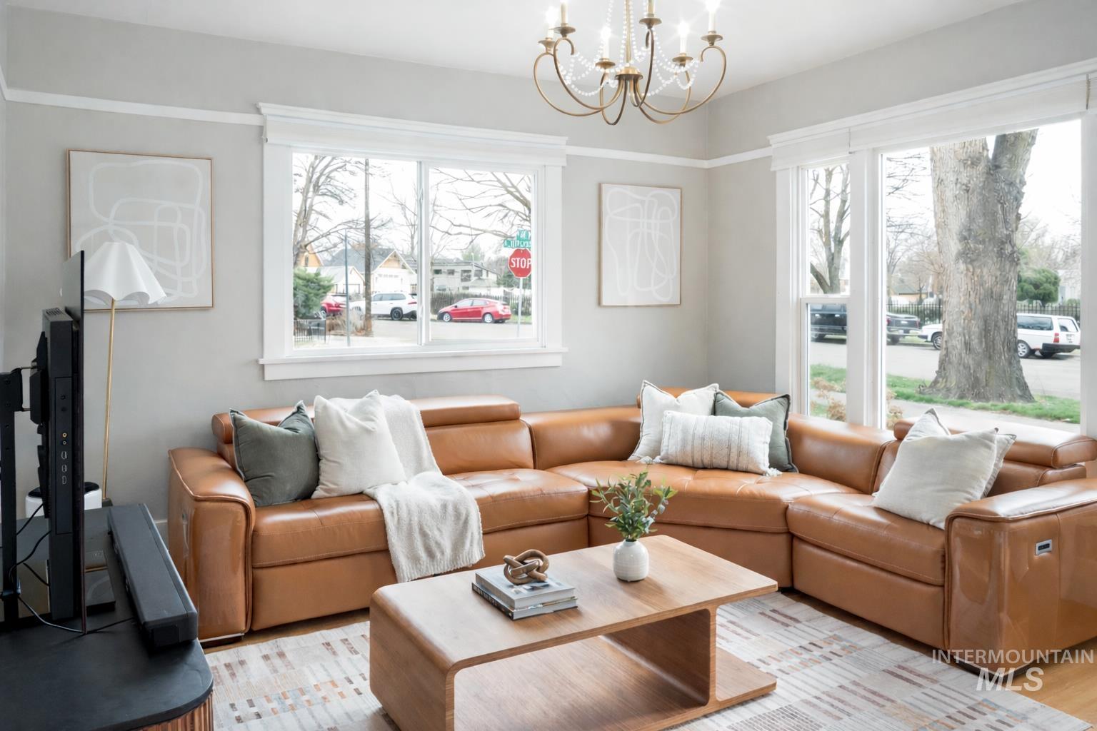 410 E Jefferson St, Boise, Idaho 83712, 3 Bedrooms, 1.5 Bathrooms, Residential For Sale, Price $635,000, 98977911