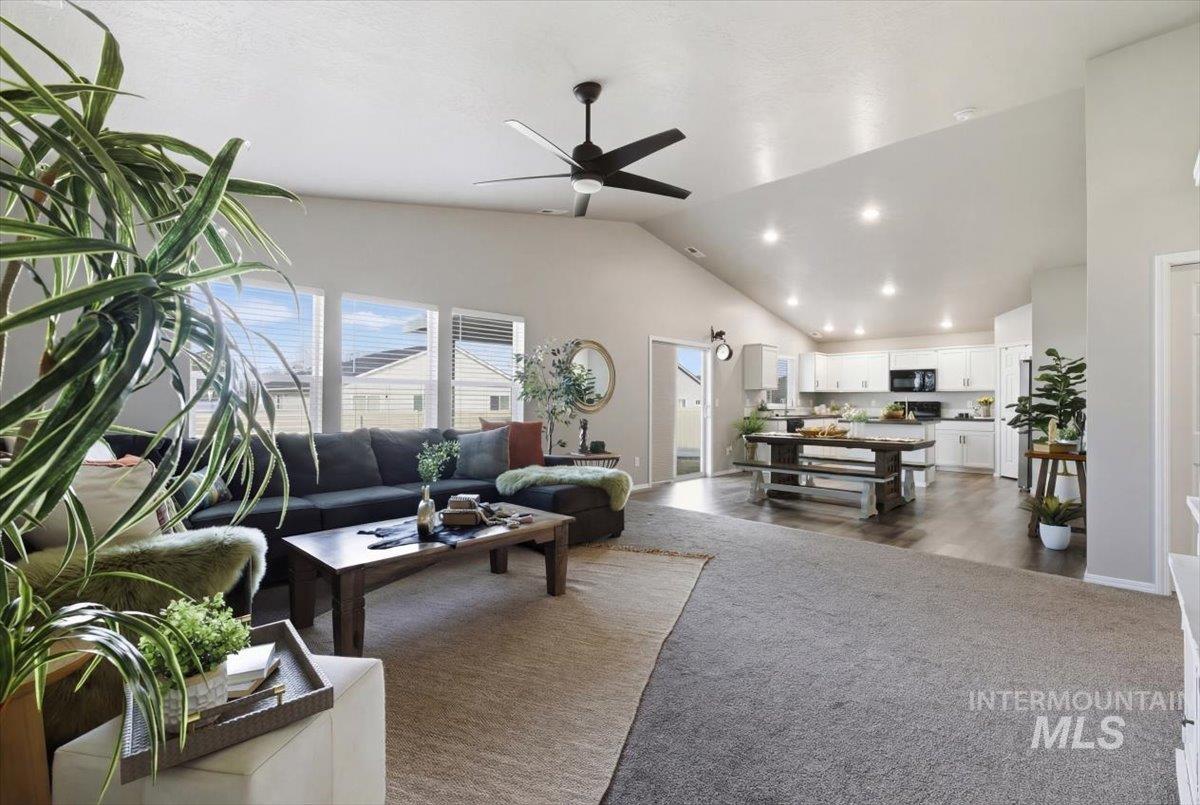 17627 N Helmer Ave, Nampa, Idaho 83687, 4 Bedrooms, 2 Bathrooms, Residential For Sale, Price $419,900,MLS 98977912