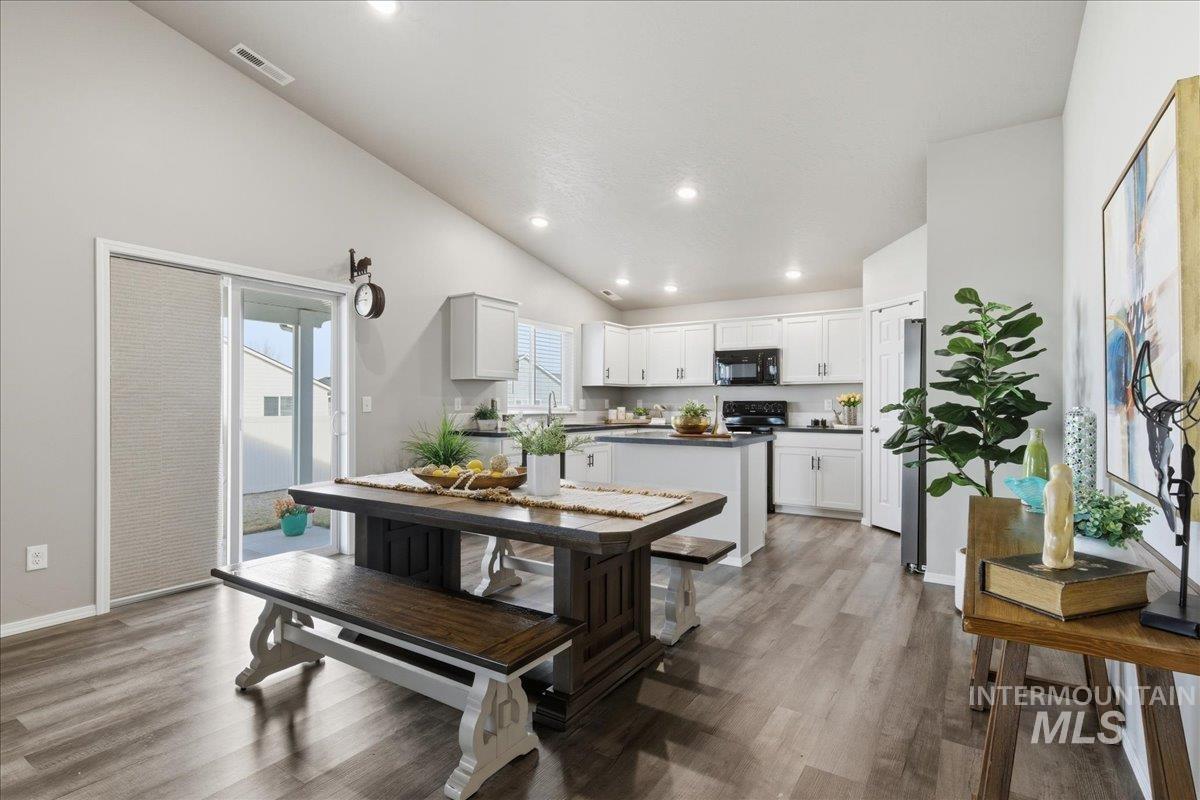 17627 N Helmer Ave, Nampa, Idaho 83687, 4 Bedrooms, 2 Bathrooms, Residential For Sale, Price $419,900,MLS 98977912