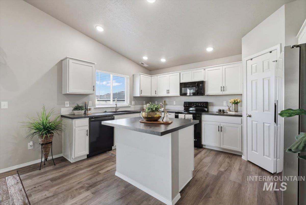 17627 N Helmer Ave, Nampa, Idaho 83687, 4 Bedrooms, 2 Bathrooms, Residential For Sale, Price $419,900,MLS 98977912