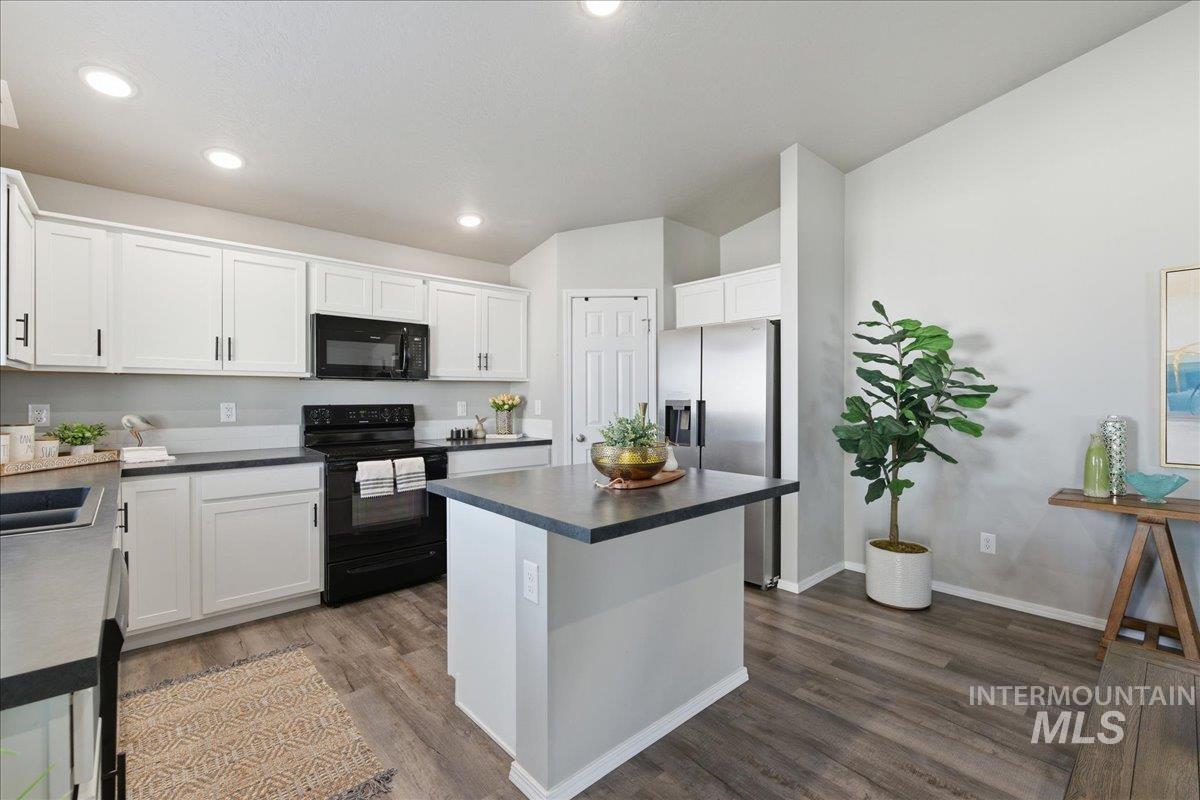 17627 N Helmer Ave, Nampa, Idaho 83687, 4 Bedrooms, 2 Bathrooms, Residential For Sale, Price $419,900,MLS 98977912