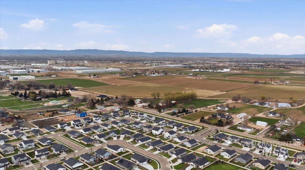 17627 N Helmer Ave, Nampa, Idaho 83687, 4 Bedrooms, 2 Bathrooms, Residential For Sale, Price $419,900,MLS 98977912