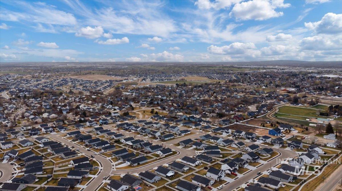 17627 N Helmer Ave, Nampa, Idaho 83687, 4 Bedrooms, 2 Bathrooms, Residential For Sale, Price $419,900,MLS 98977912