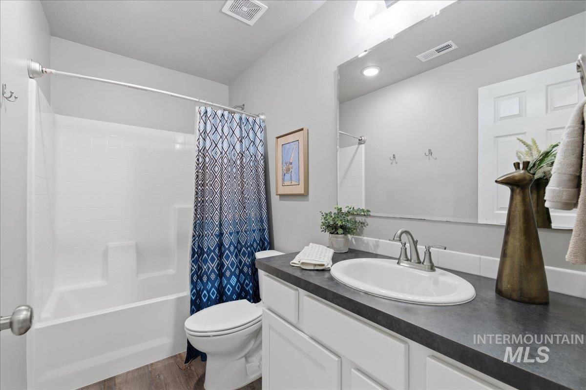 17627 N Helmer Ave, Nampa, Idaho 83687, 4 Bedrooms, 2 Bathrooms, Residential For Sale, Price $419,900,MLS 98977912