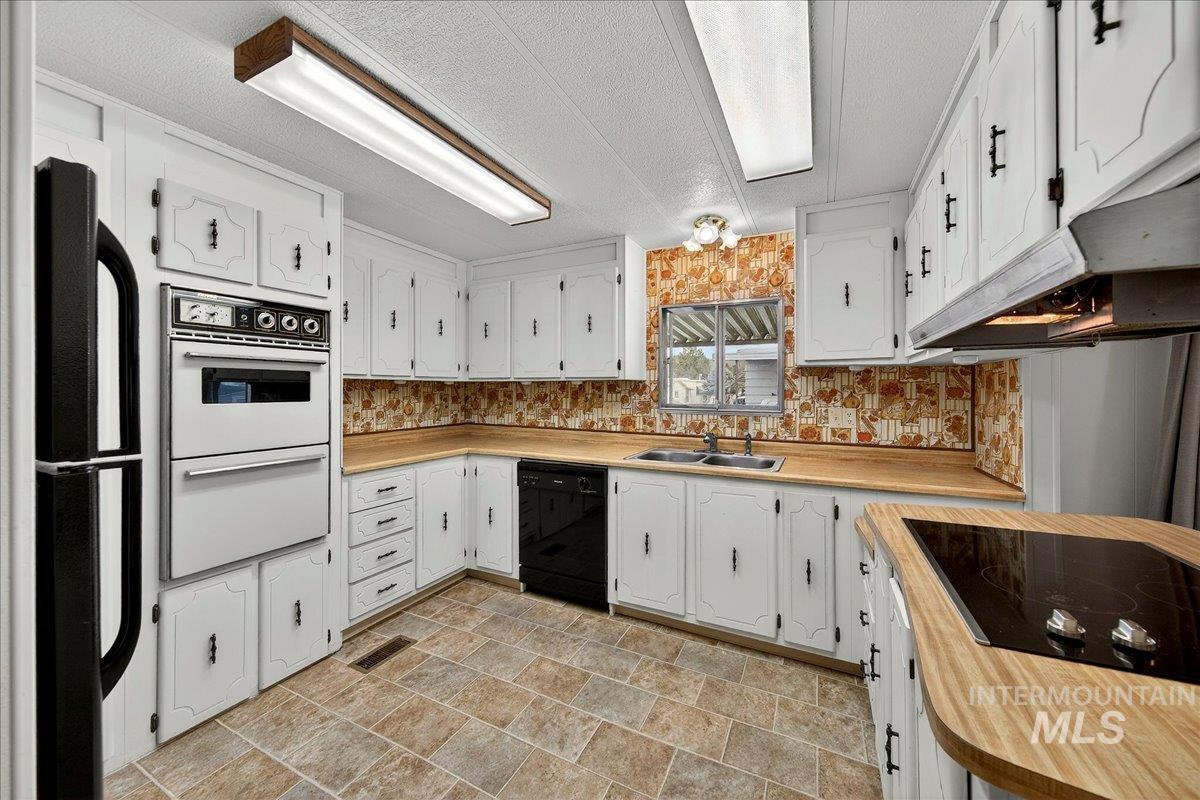 5384 N Glencrest Ln, Boise, Idaho 83714, 3 Bedrooms, 2 Bathrooms, Residential For Sale, Price $76,000, 98977915