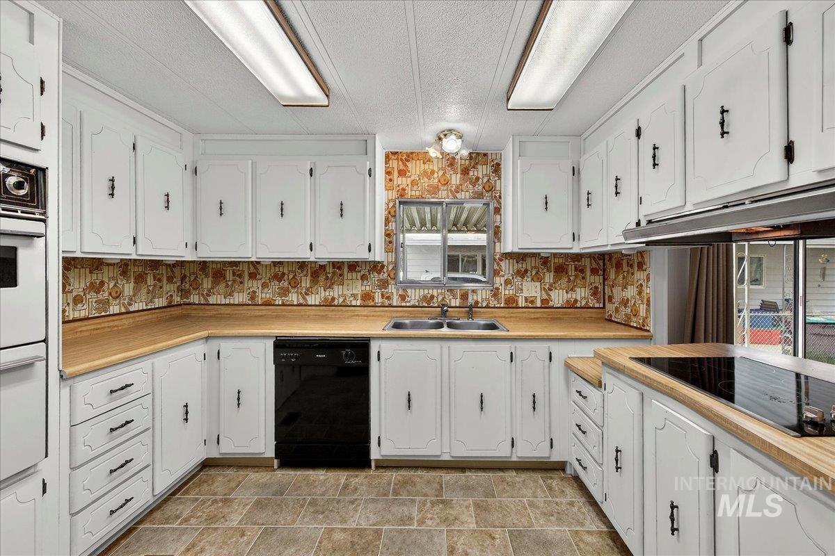 5384 N Glencrest Ln, Boise, Idaho 83714-2326, 3 Bedrooms, 2 Bathrooms, Residential For Sale, Price $129,900, 98977915