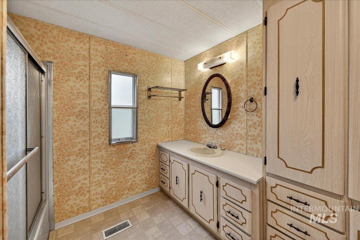 5384 N Glencrest Ln, Boise, Idaho 83714, 3 Bedrooms, 2 Bathrooms, Residential For Sale, Price $76,000, 98977915