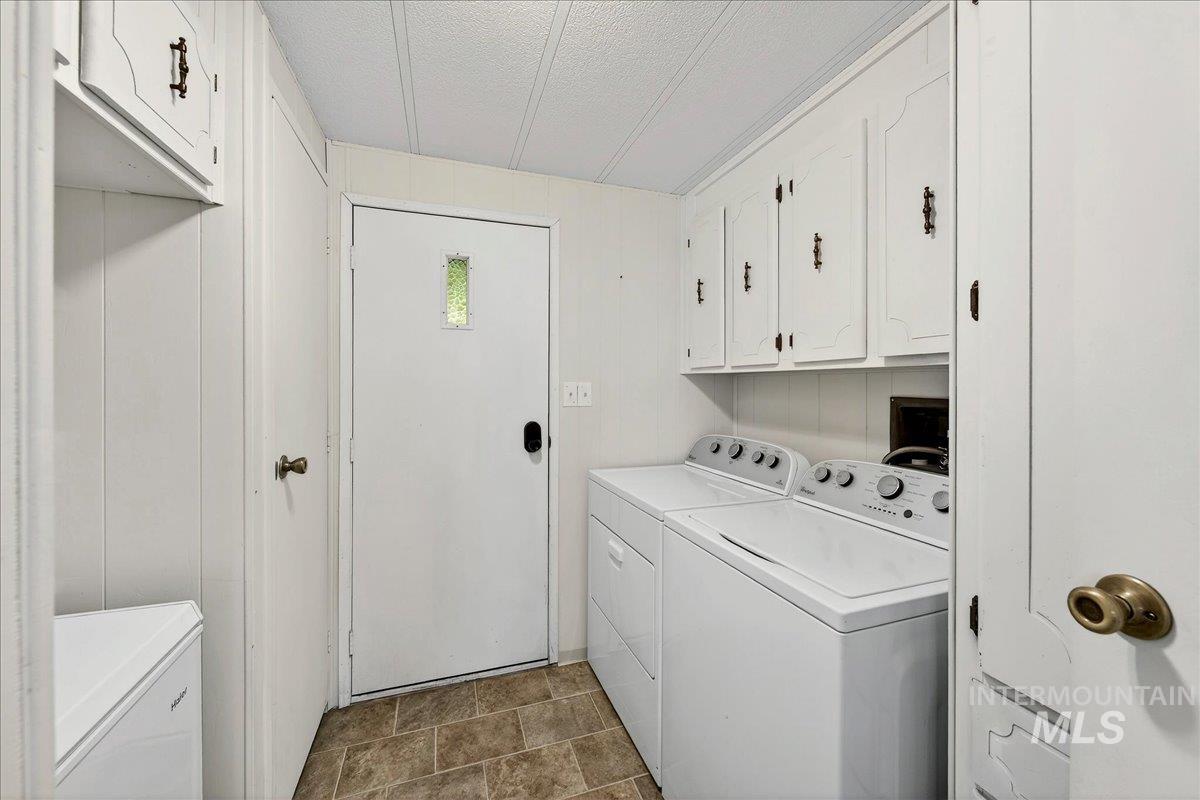 5384 N Glencrest Ln, Boise, Idaho 83714-2326, 3 Bedrooms, 2 Bathrooms, Residential For Sale, Price $129,900, 98977915