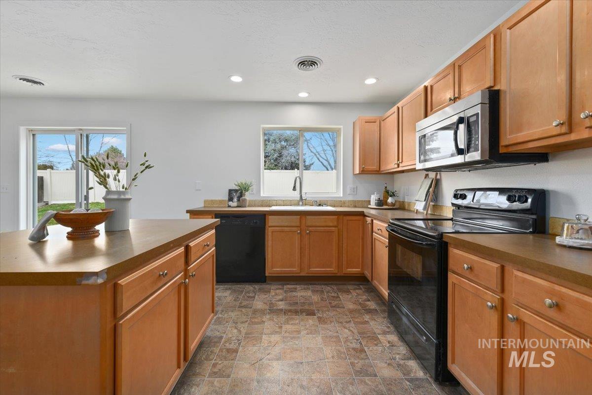 8196 W Grubstake St, Boise, Idaho 83709, 4 Bedrooms, 2.5 Bathrooms, Residential For Sale, Price $499,900,MLS 98977918