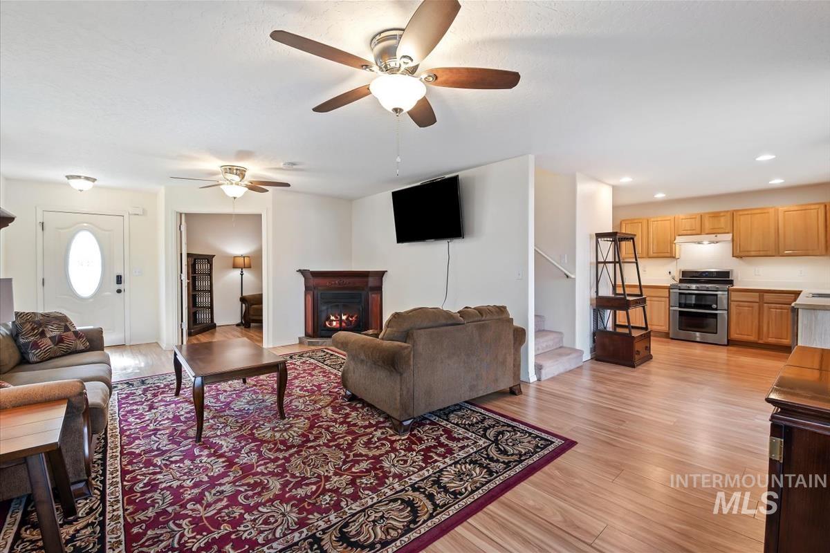 9690 W Weir Hollis Dr, Boise, Idaho 83709, 3 Bedrooms, 2.5 Bathrooms, Residential For Sale, Price $420,000,MLS 98977919