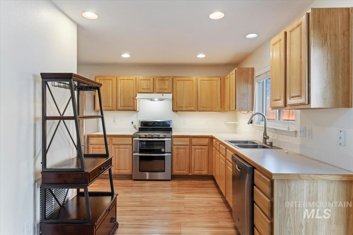 9690 W Weir Hollis Dr, Boise, Idaho 83709, 3 Bedrooms, 2.5 Bathrooms, Residential For Sale, Price $420,000,MLS 98977919