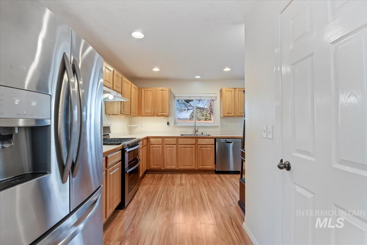 9690 W Weir Hollis Dr, Boise, Idaho 83709, 3 Bedrooms, 2.5 Bathrooms, Residential For Sale, Price $420,000,MLS 98977919