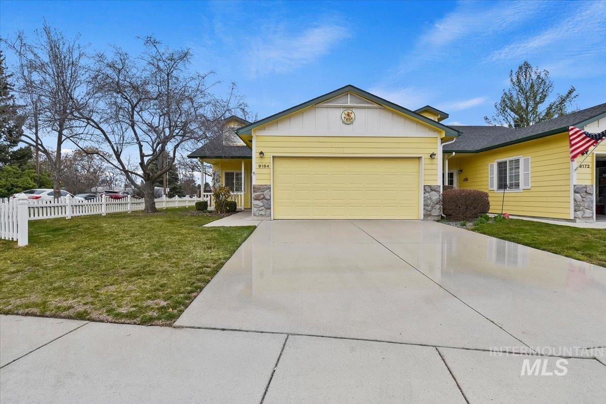 9184 W Tudor Ct, Boise, Idaho 83704, 2 Bedrooms, 2 Bathrooms, Residential For Sale, Price $387,500,MLS 98977925