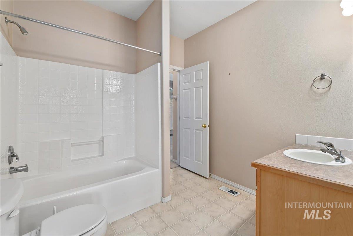 9184 W Tudor Ct, Boise, Idaho 83704, 2 Bedrooms, 2 Bathrooms, Residential For Sale, Price $387,500,MLS 98977925