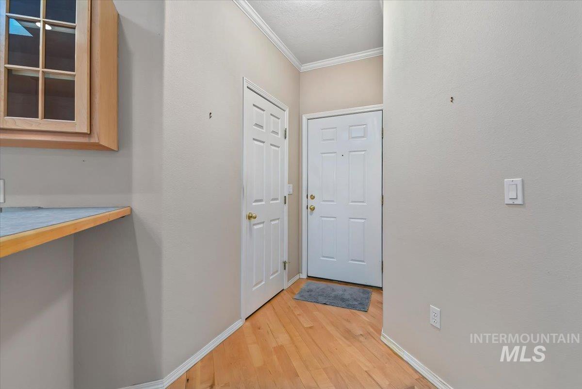 9184 W Tudor Ct, Boise, Idaho 83704, 2 Bedrooms, 2 Bathrooms, Residential For Sale, Price $387,500,MLS 98977925