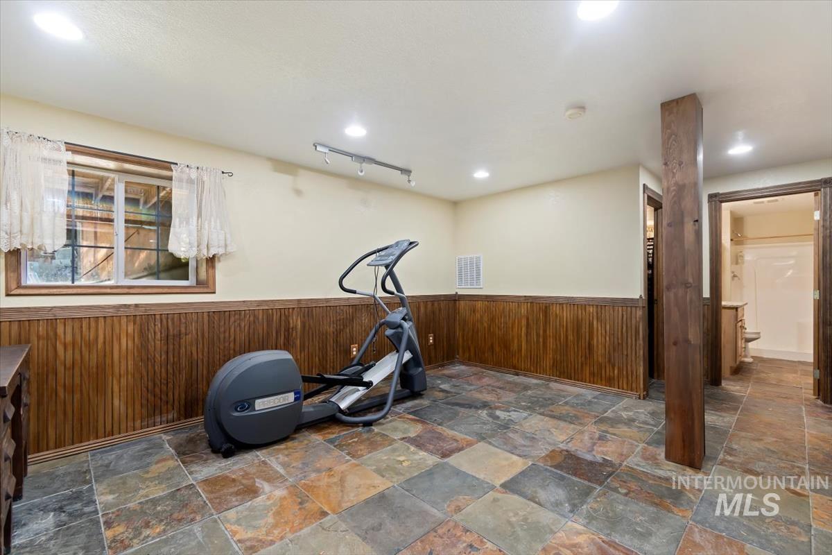 20 Red Fir Dr., Boise, Idaho 83716, 3 Bedrooms, 2 Bathrooms, Residential For Sale, Price $819,000, 98977926