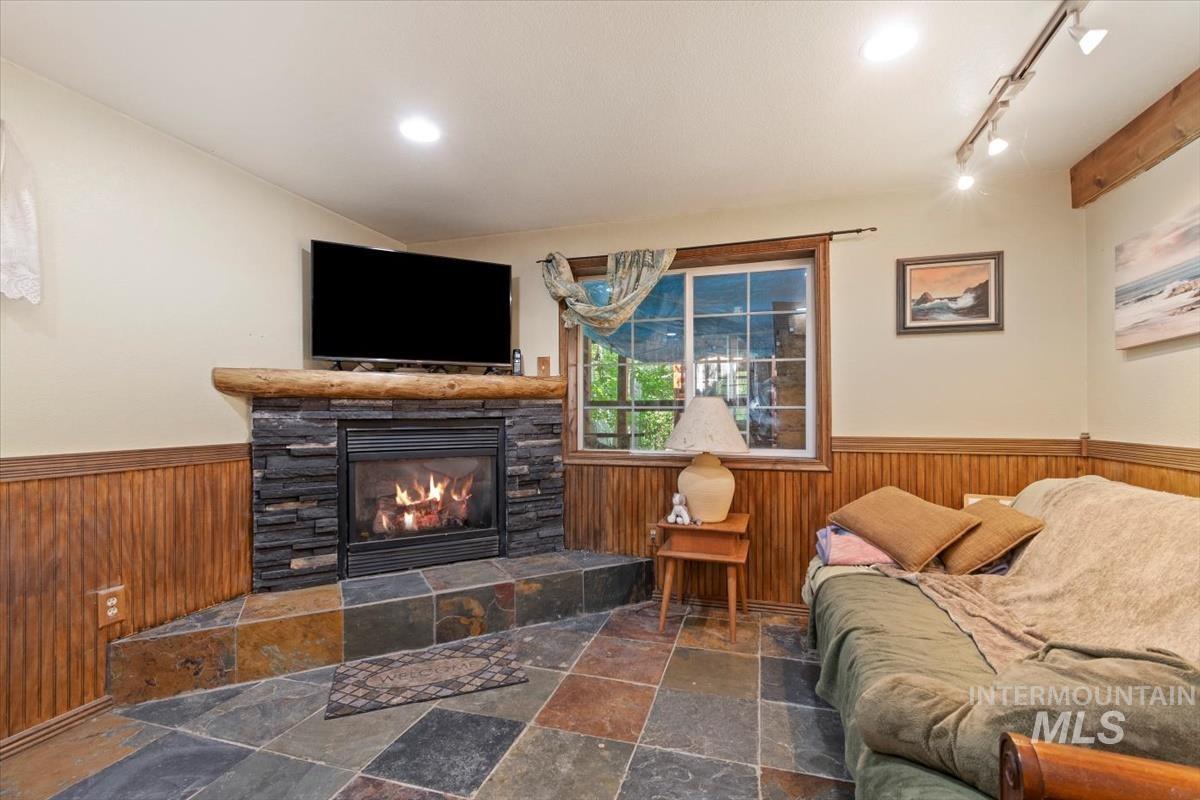 20 Red Fir Dr., Boise, Idaho 83716, 3 Bedrooms, 2 Bathrooms, Residential For Sale, Price $819,000, 98977926