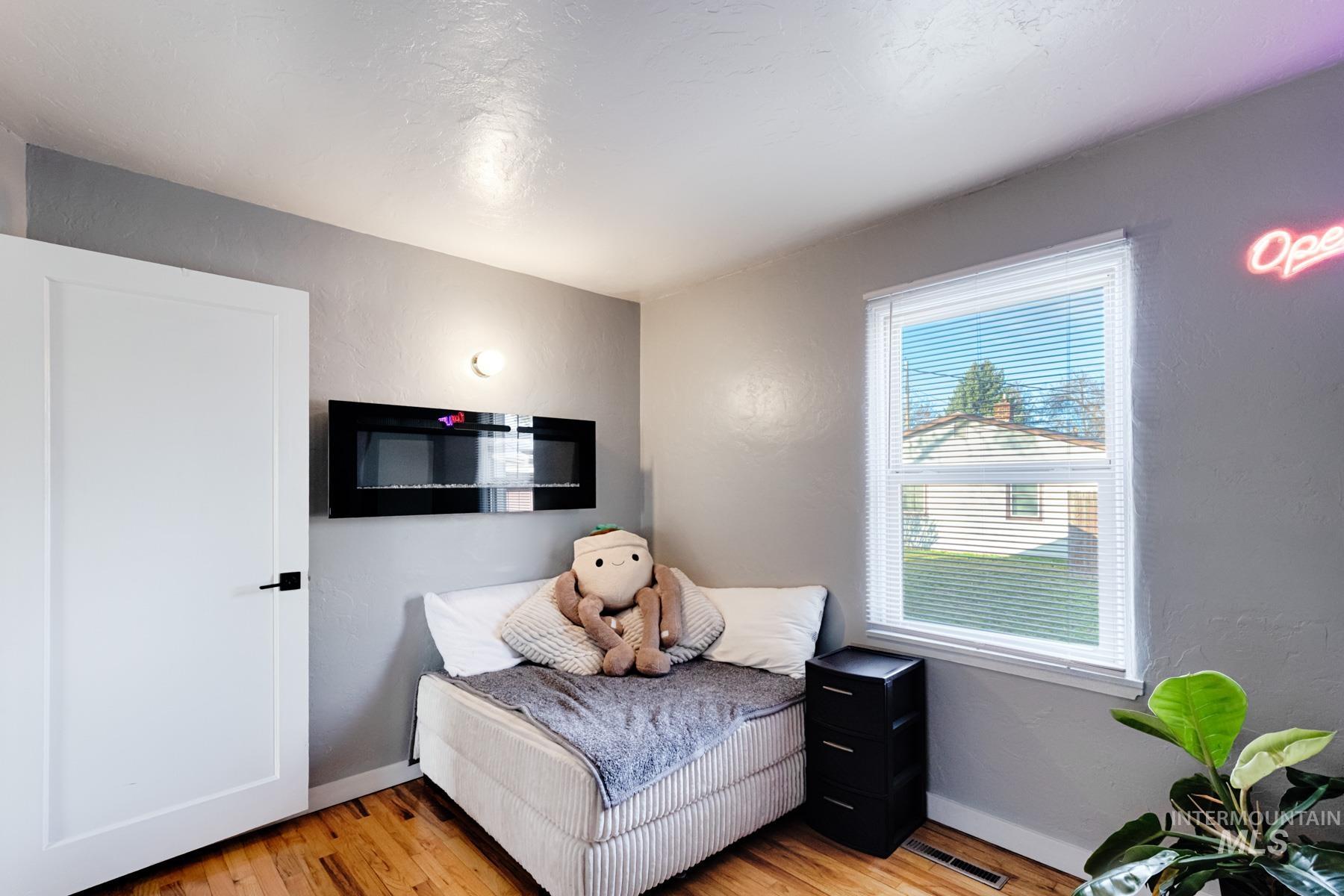 2624 College Ave, Caldwell, Idaho 83605, 2 Bedrooms, 1 Bathroom, Residential For Sale, Price $365,000,MLS 98977929