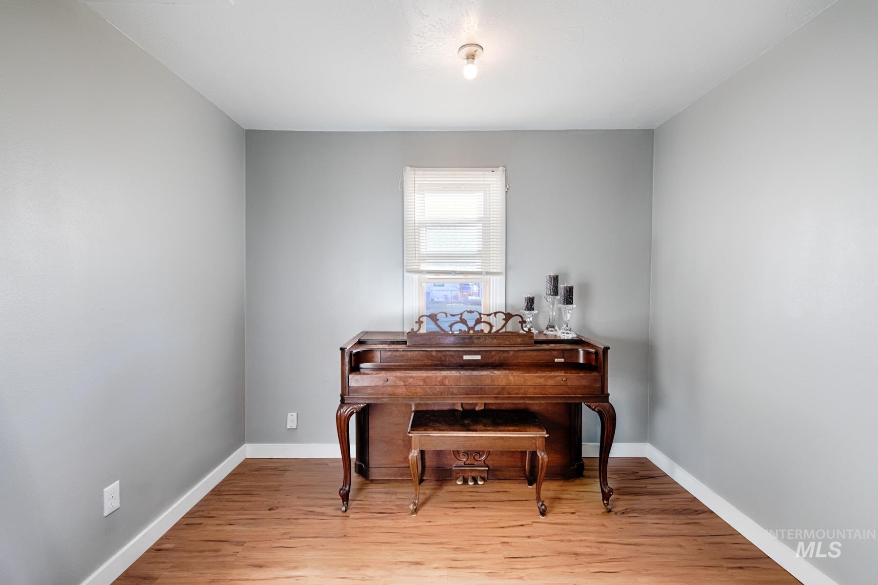 2624 College Ave, Caldwell, Idaho 83605, 2 Bedrooms, 1 Bathroom, Residential For Sale, Price $365,000,MLS 98977929