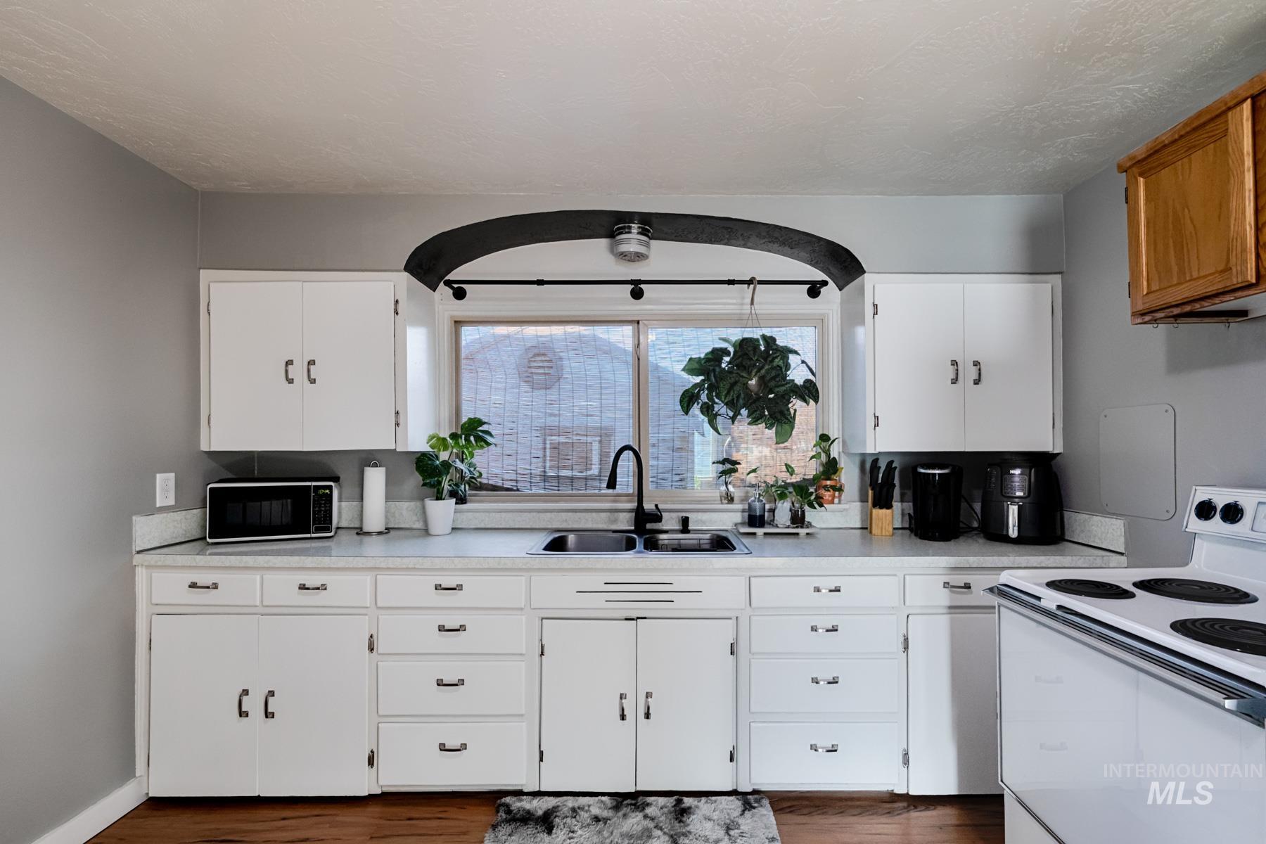 2624 College Ave, Caldwell, Idaho 83605, 2 Bedrooms, 1 Bathroom, Residential For Sale, Price $365,000,MLS 98977929