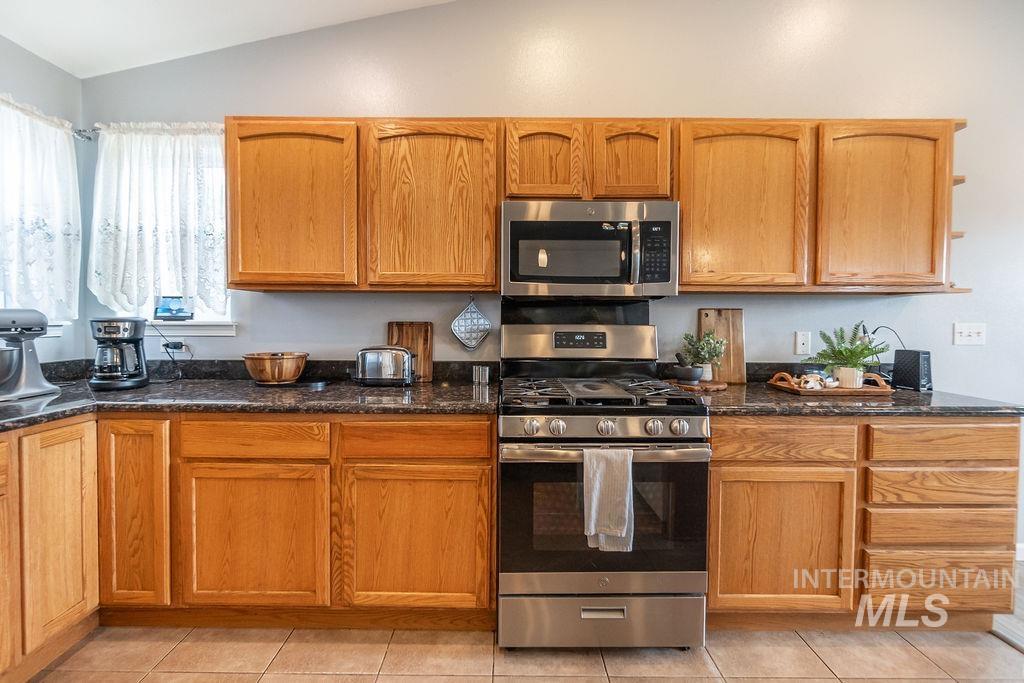 803 S Boise, Glenns Ferry, Idaho 83623, 4 Bedrooms, 3 Bathrooms, Residential For Sale, Price $625,000,MLS 98977932