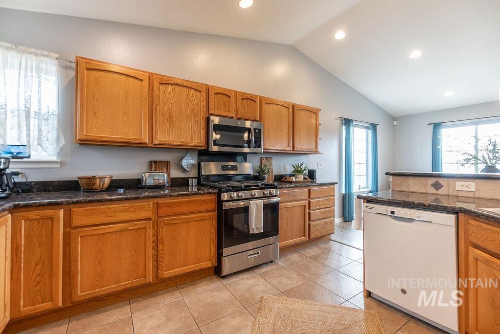 803 S Boise, Glenns Ferry, Idaho 83623, 4 Bedrooms, 3 Bathrooms, Residential For Sale, Price $625,000,MLS 98977932