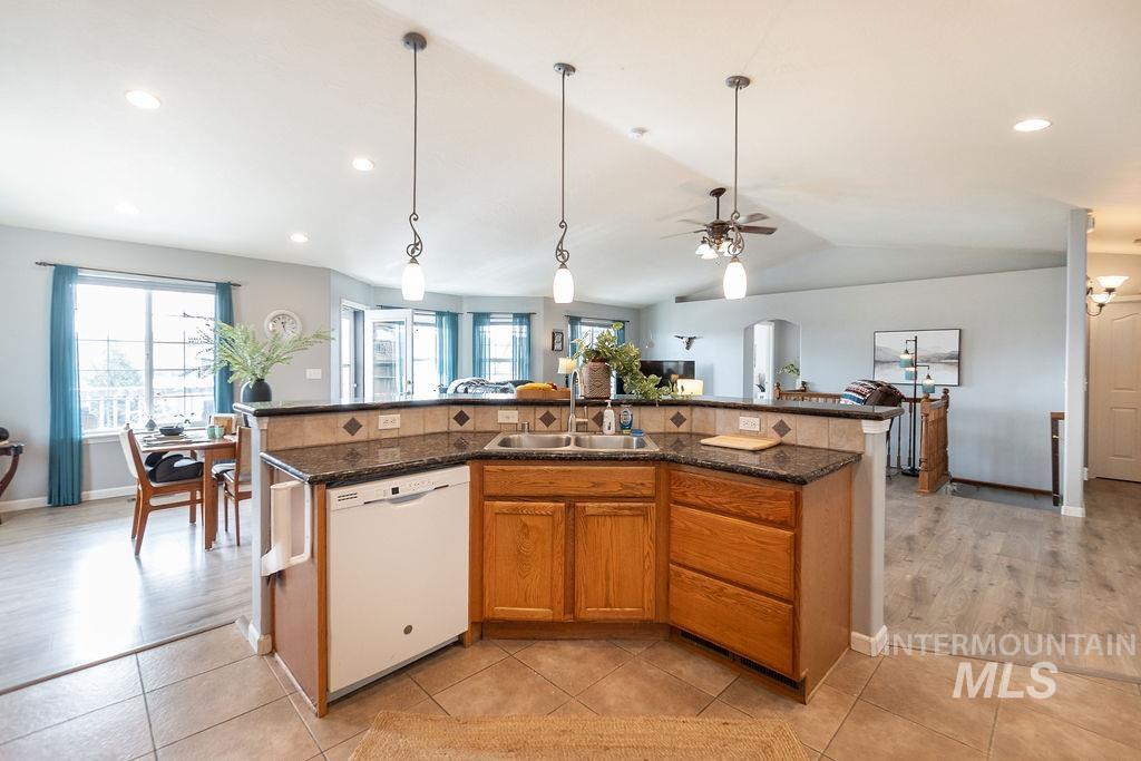 803 S Boise, Glenns Ferry, Idaho 83623, 4 Bedrooms, 3 Bathrooms, Residential For Sale, Price $685,000,MLS 98977932