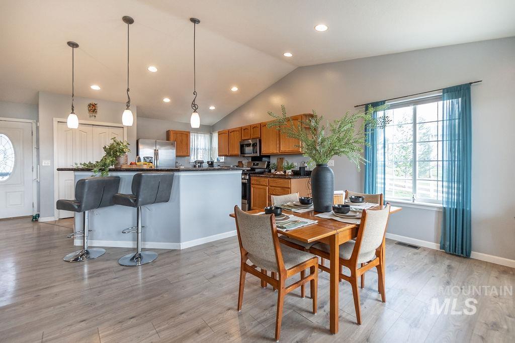 803 S Boise, Glenns Ferry, Idaho 83623, 4 Bedrooms, 3 Bathrooms, Residential For Sale, Price $685,000,MLS 98977932