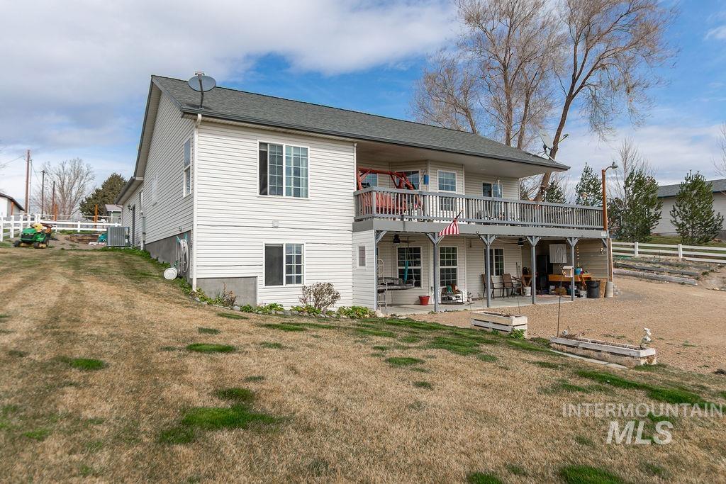 803 S Boise, Glenns Ferry, Idaho 83623, 4 Bedrooms, 3 Bathrooms, Residential For Sale, Price $685,000, 98977932