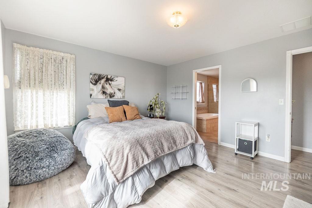 803 S Boise, Glenns Ferry, Idaho 83623, 4 Bedrooms, 3 Bathrooms, Residential For Sale, Price $685,000,MLS 98977932