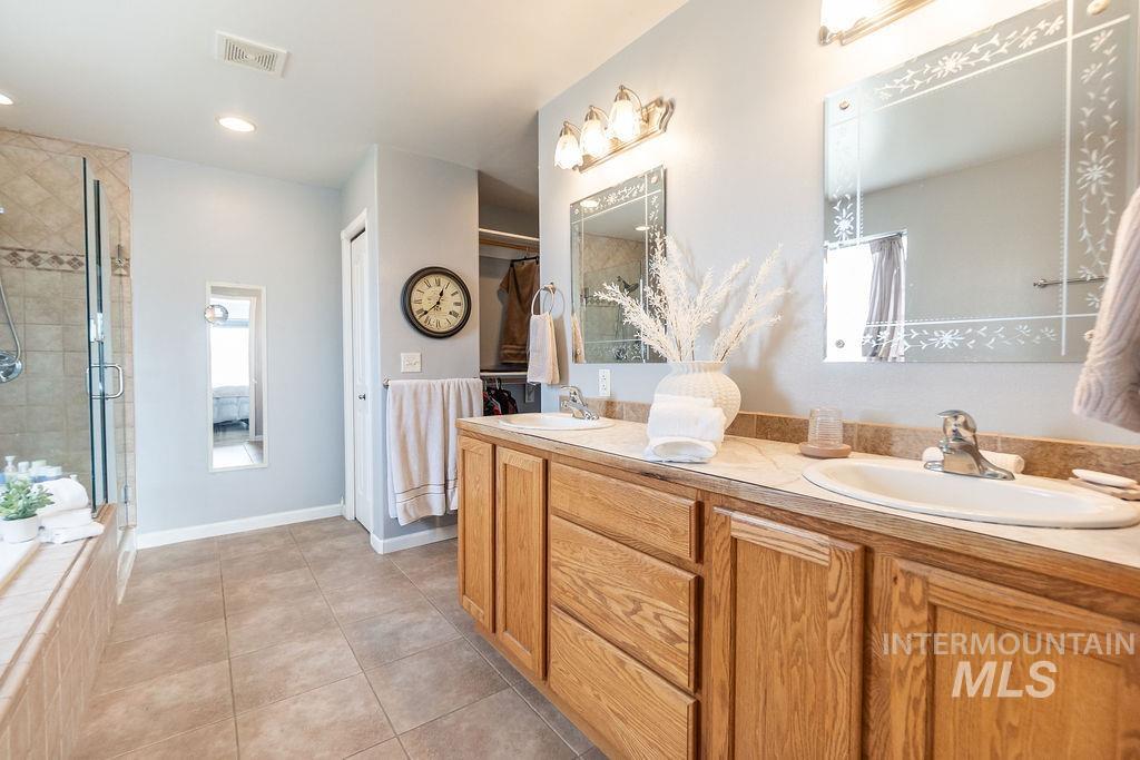 803 S Boise, Glenns Ferry, Idaho 83623, 4 Bedrooms, 3 Bathrooms, Residential For Sale, Price $625,000,MLS 98977932