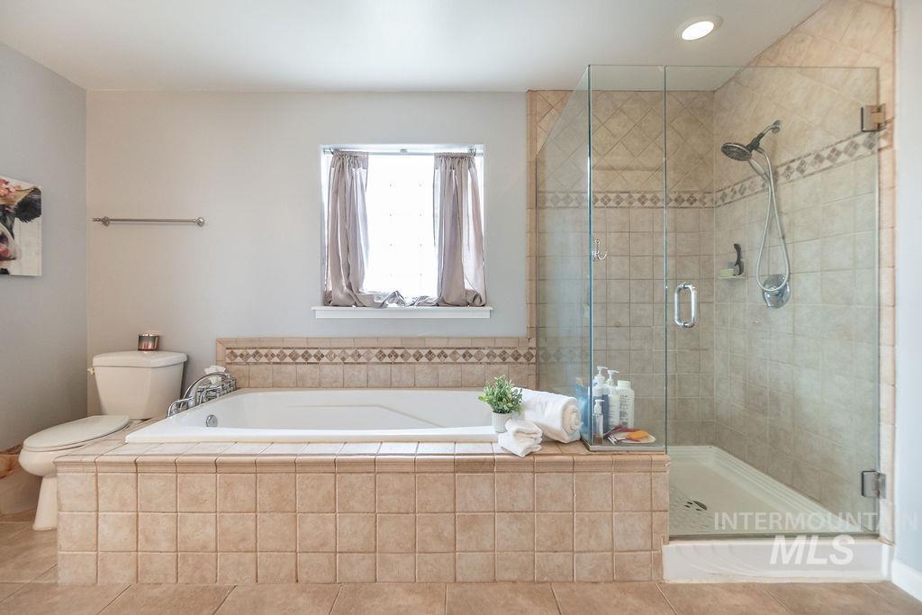 803 S Boise, Glenns Ferry, Idaho 83623, 4 Bedrooms, 3 Bathrooms, Residential For Sale, Price $625,000,MLS 98977932
