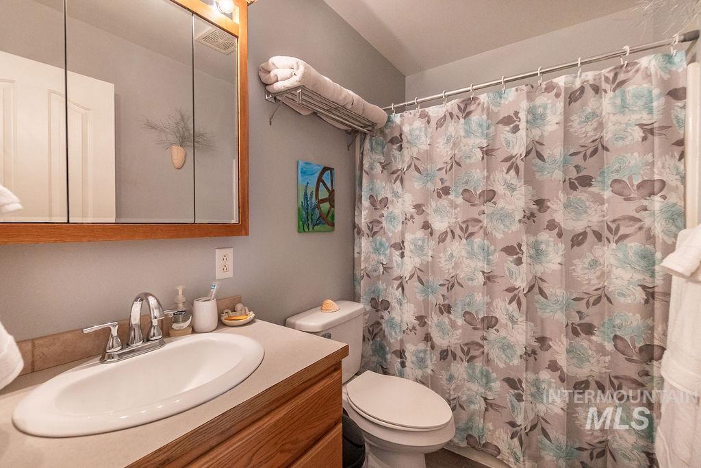 803 S Boise, Glenns Ferry, Idaho 83623, 4 Bedrooms, 3 Bathrooms, Residential For Sale, Price $685,000, 98977932