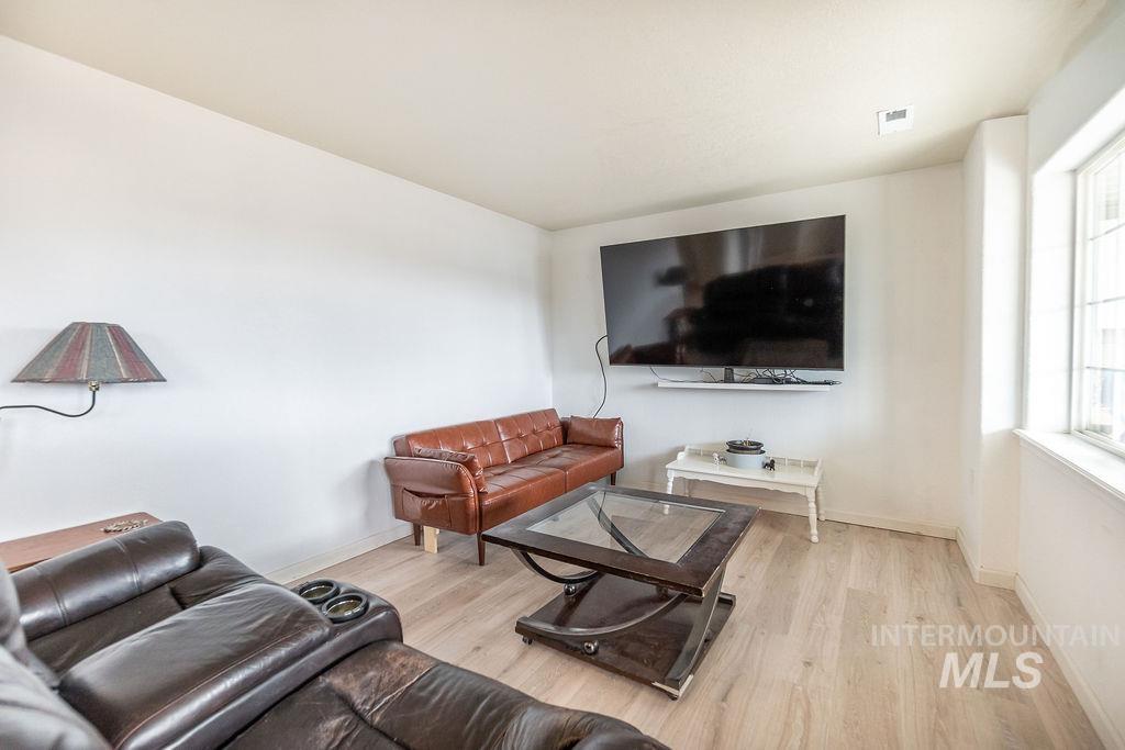 803 S Boise, Glenns Ferry, Idaho 83623, 4 Bedrooms, 3 Bathrooms, Residential For Sale, Price $685,000, 98977932