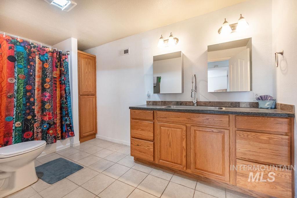 803 S Boise, Glenns Ferry, Idaho 83623, 4 Bedrooms, 3 Bathrooms, Residential For Sale, Price $685,000,MLS 98977932