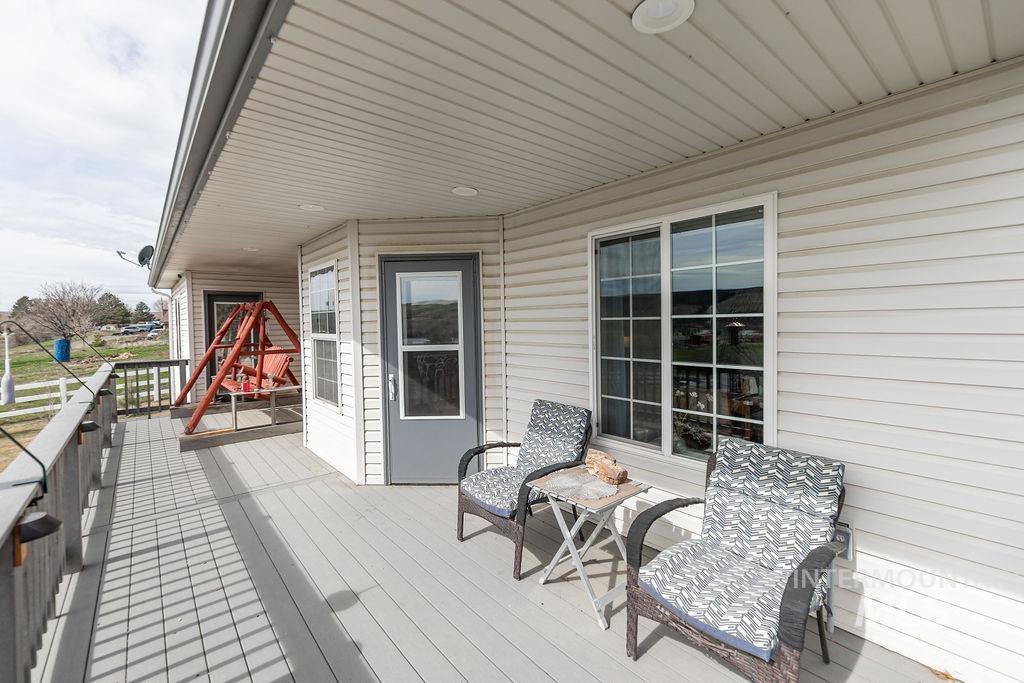 803 S Boise, Glenns Ferry, Idaho 83623, 4 Bedrooms, 3 Bathrooms, Residential For Sale, Price $625,000,MLS 98977932