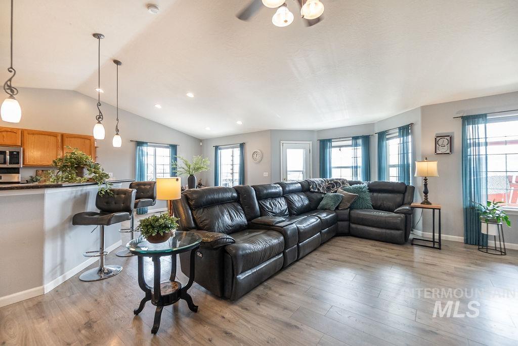 803 S Boise, Glenns Ferry, Idaho 83623, 4 Bedrooms, 3 Bathrooms, Residential For Sale, Price $685,000,MLS 98977932