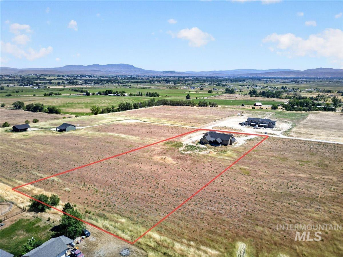 6677 Sophie Lane, Emmett, Idaho 83617, 4 Bedrooms, 4 Bathrooms, Residential For Sale, Price $1,697,000,MLS 98977933
