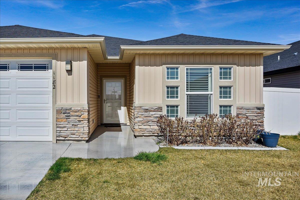 1182 Sunnybrook Ave., Twin Falls, Idaho 83301, 3 Bedrooms, 2 Bathrooms, Residential For Sale, Price $417,900, 98977936