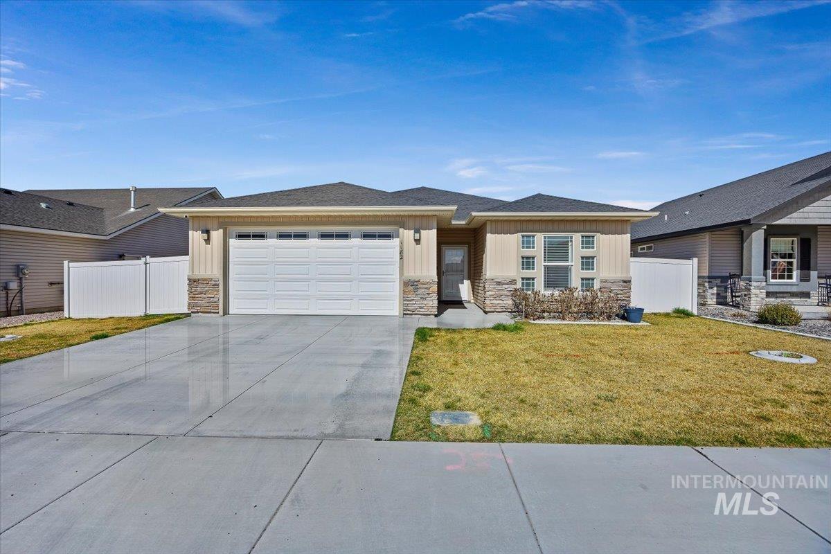 1182 Sunnybrook Ave., Twin Falls, Idaho 83301, 3 Bedrooms, 2 Bathrooms, Residential For Sale, Price $417,900, 98977936