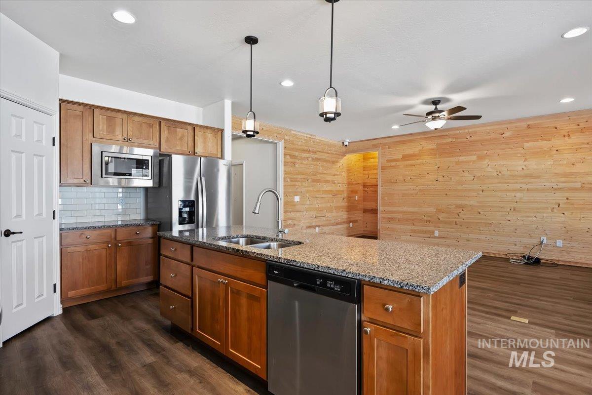 1182 Sunnybrook Ave., Twin Falls, Idaho 83301, 3 Bedrooms, 2 Bathrooms, Residential For Sale, Price $417,900, 98977936