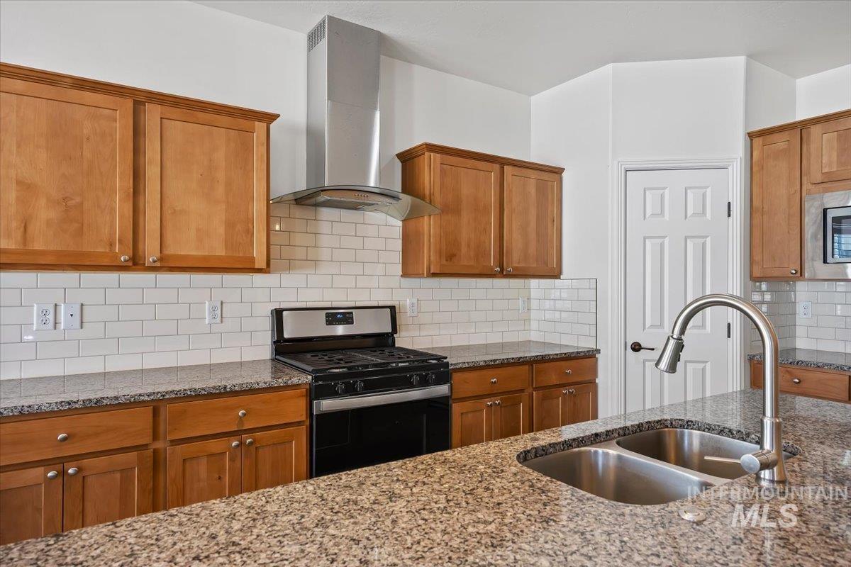 1182 Sunnybrook Ave., Twin Falls, Idaho 83301, 3 Bedrooms, 2 Bathrooms, Residential For Sale, Price $417,900, 98977936