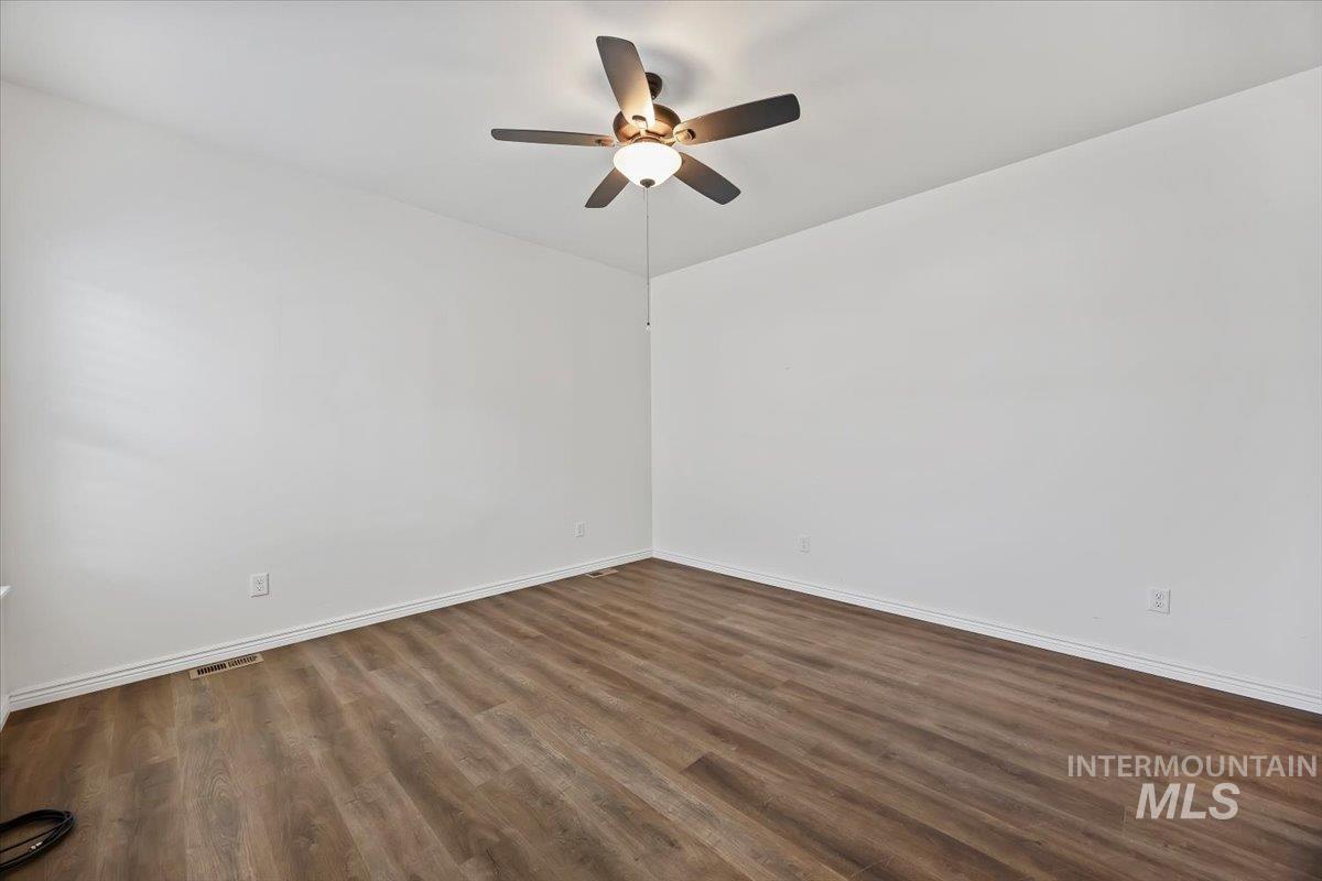 1182 Sunnybrook Ave., Twin Falls, Idaho 83301, 3 Bedrooms, 2 Bathrooms, Residential For Sale, Price $417,900, 98977936