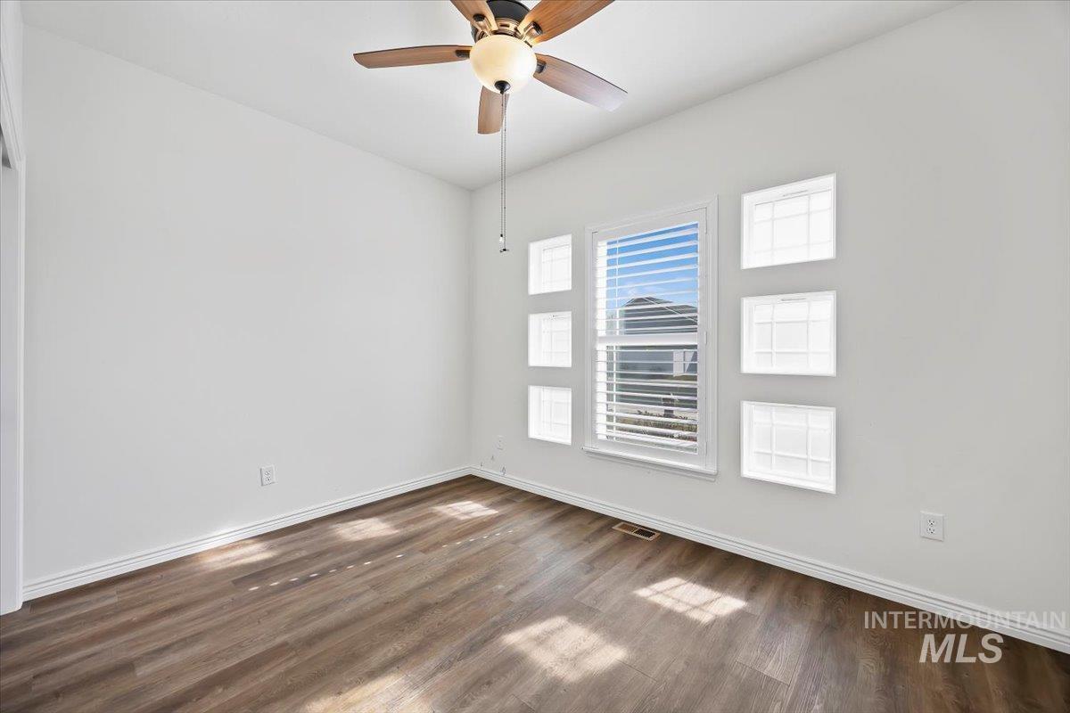 1182 Sunnybrook Ave., Twin Falls, Idaho 83301, 3 Bedrooms, 2 Bathrooms, Residential For Sale, Price $417,900, 98977936