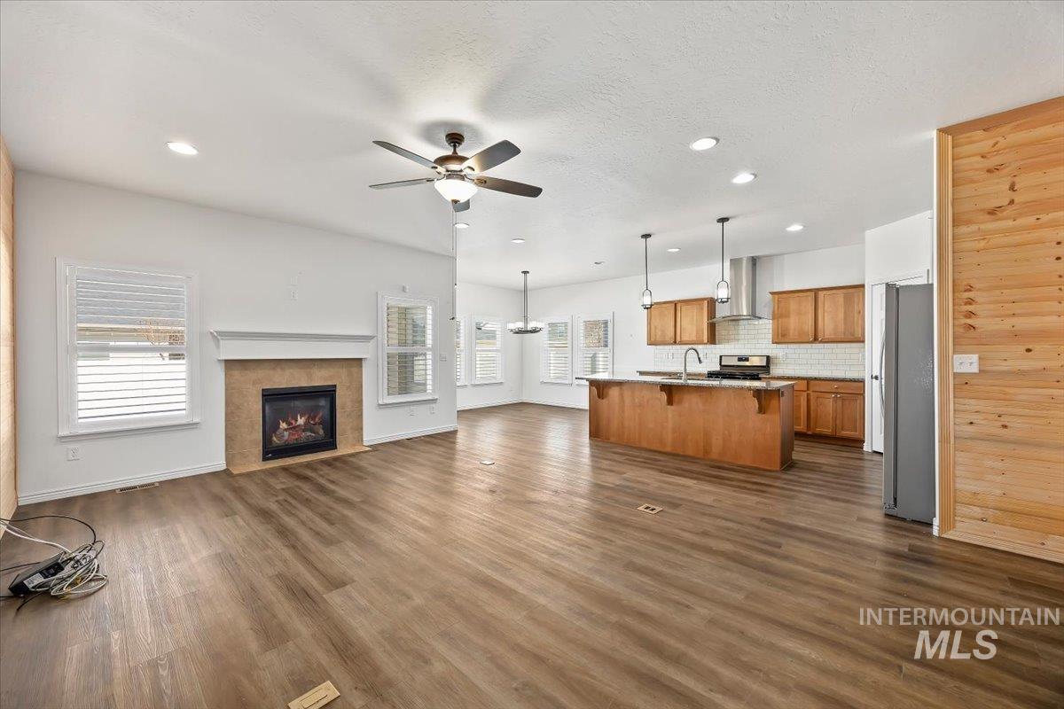 1182 Sunnybrook Ave., Twin Falls, Idaho 83301, 3 Bedrooms, 2 Bathrooms, Residential For Sale, Price $417,900, 98977936