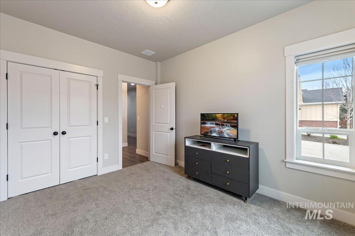 10704 W Evelia St, Boise, Idaho 83709, 3 Bedrooms, 2 Bathrooms, Residential For Sale, Price $585,000,MLS 98977937